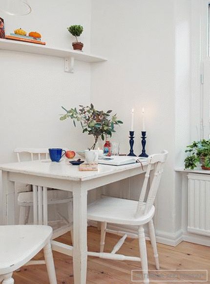 Mesa de jantar para uma pequena cozinha - 1